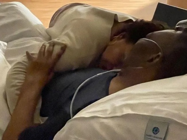 Filha de Pelé publica foto com o ex-jogador no hospital: “Seguimos aqui” 