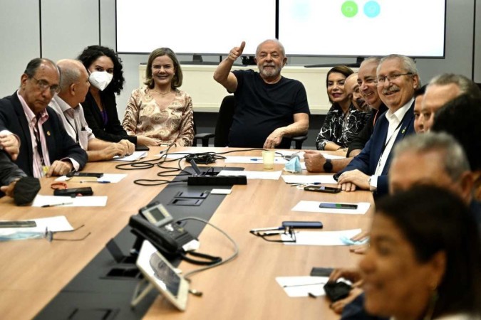 Em jantar com senadores, Lula confirma Dino na Justiça e Múcio na Defesa