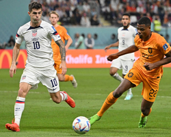 Holanda vence os Estados Unidos e avança às quartas de final da Copa