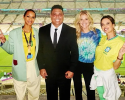 Piauiense Lais Ribeiro posa com Ronaldo em estádio da Copa do Mundo