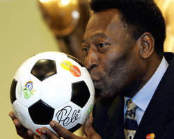 Aos 22 anos, Pelé somava mais gols que Messi, CR7 e Mbappé juntos