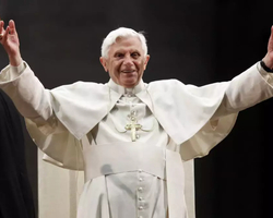 Papa  Bento XVI morre aos 95 anos, anuncia Vaticano 