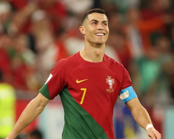 Cristiano Ronaldo assina com Al-Nassr até 2025, segundo jornal 