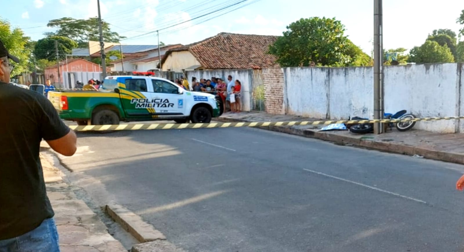 Jovem é perseguido e assassinado a tiros no centro de Piripiri (Foto: Ronaldo Mota)