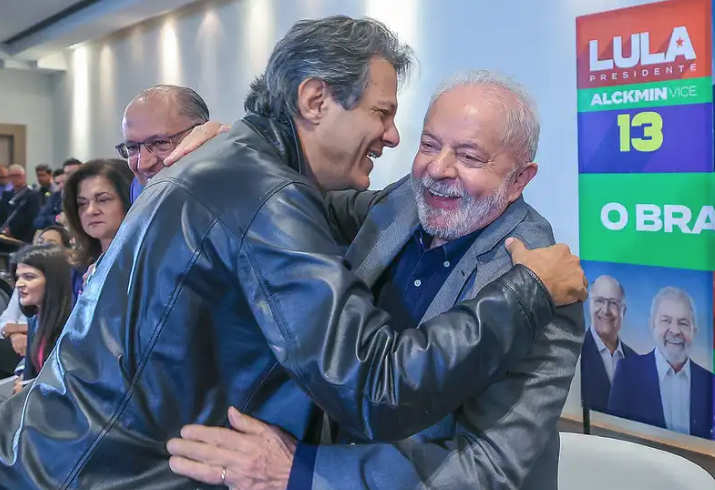 Lula anunciará primeiros ministros nesta sexta-feira, confirma Gleisi