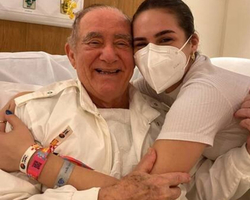 Lívian Aragão atualiza estado de saúde do pai Renato Aragão