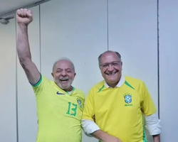 Lula manifesta apoio à Seleção Brasileira e pede dança para comemorar gols