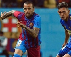 Barcelona toma a decisão de não inscrever Daniel Alves na Liga da Europa