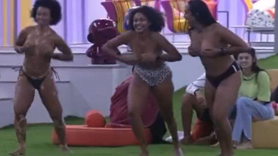 Reprodução/Globo - Natália Deodato, Jessilane Alves e Linn Da Quebrada pularam na piscina