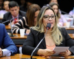 Projeto de Rejane Dias garante teste do olhinho obrigatório no SUS   