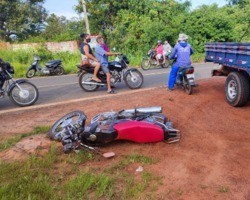 Motociclista colide em carro e morre ao bater cabeça em pedra na PI-216