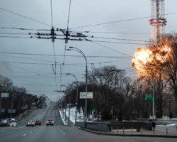 Forças russas atacam torre de TV em Kiev e cinco pessoas morrem 