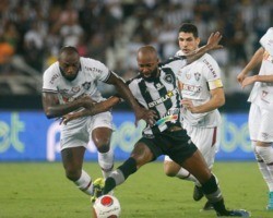 Fluminense vence o Botafogo e se aproxima da final do Campeonato Carioca