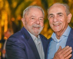 Marcelo Castro se reúne com Lula em jantar de senadores em Brasília