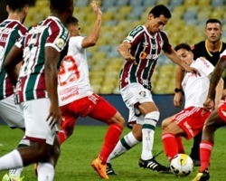 Internacional derrota Fluminense no Maracanã na estreia de Mano Menezes