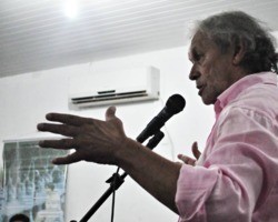 Ator Francisco Carvalho faz workshop de teatro em Teresina