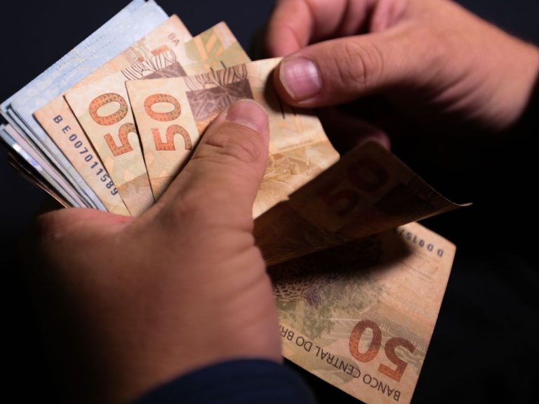 Salário mínimo ideal deveria ser de R$ 6.394,76 em março, calcula Dieese - Marcello Casal Jr/Agência Brasil
