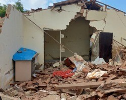 Residência desaba e deixa idoso ferido no município de Picos; fotos!