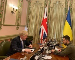 Boris Johnson faz visita surpresa a Kiev e se reúne com Zelensky