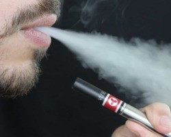 Entidades médicas esperam decisão da Anvisa sobre cigarro eletrônico