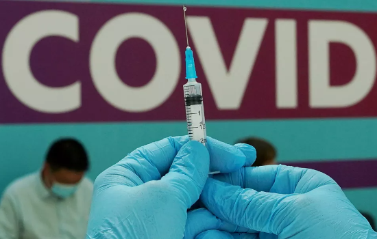 Anvisa prorroga por um ano o uso emergencial de vacinas contra Covid