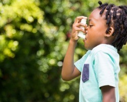 Crianças com asma não têm risco maior de desenvolver Covid-19, diz estudo