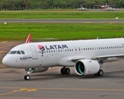 Latam anuncia retomada do serviço de bordo a partir de 1º de junho