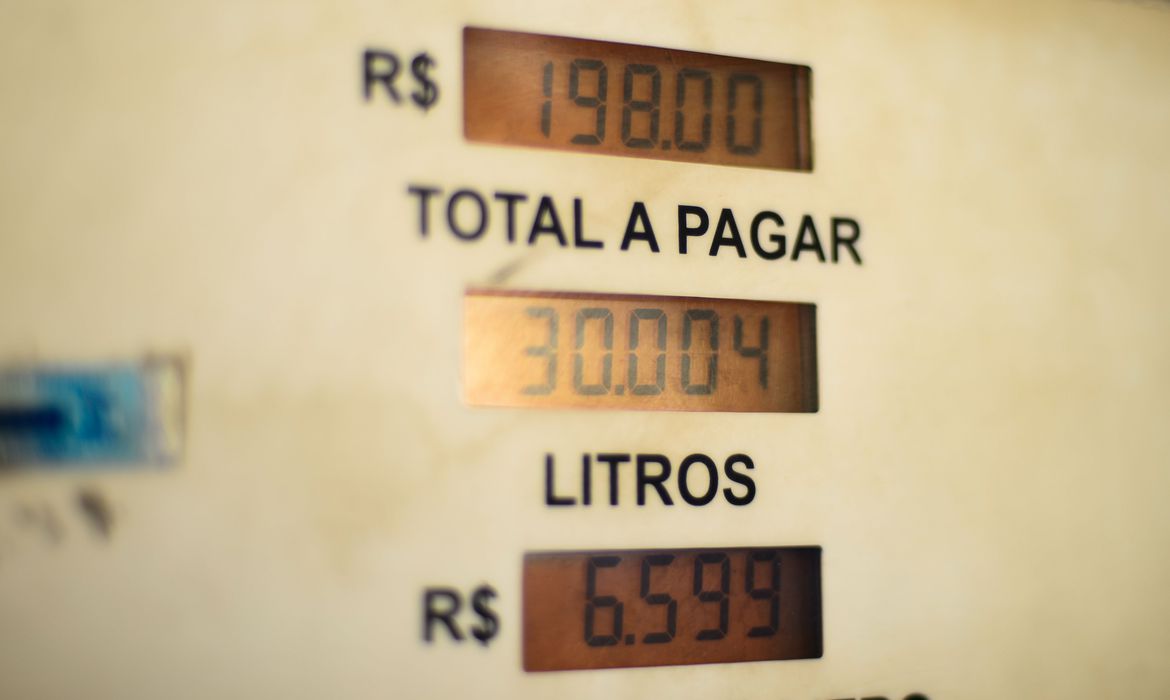 Postos terão duas formas de mostrar preços de combustíveis - Foto: Marcello Casal/Agência Brasil