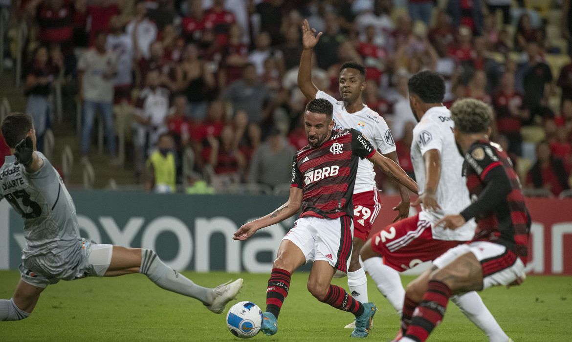 Flamengo não convence, mas triunfa na Libertadores jogando no Maracanâ - Foto: Alexandre Vidal/Flamengo