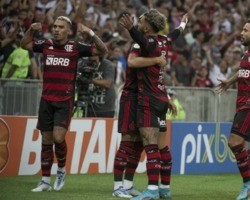 Gabigol marca e Flamengo derrota o Fluminense de virada no Maracanã