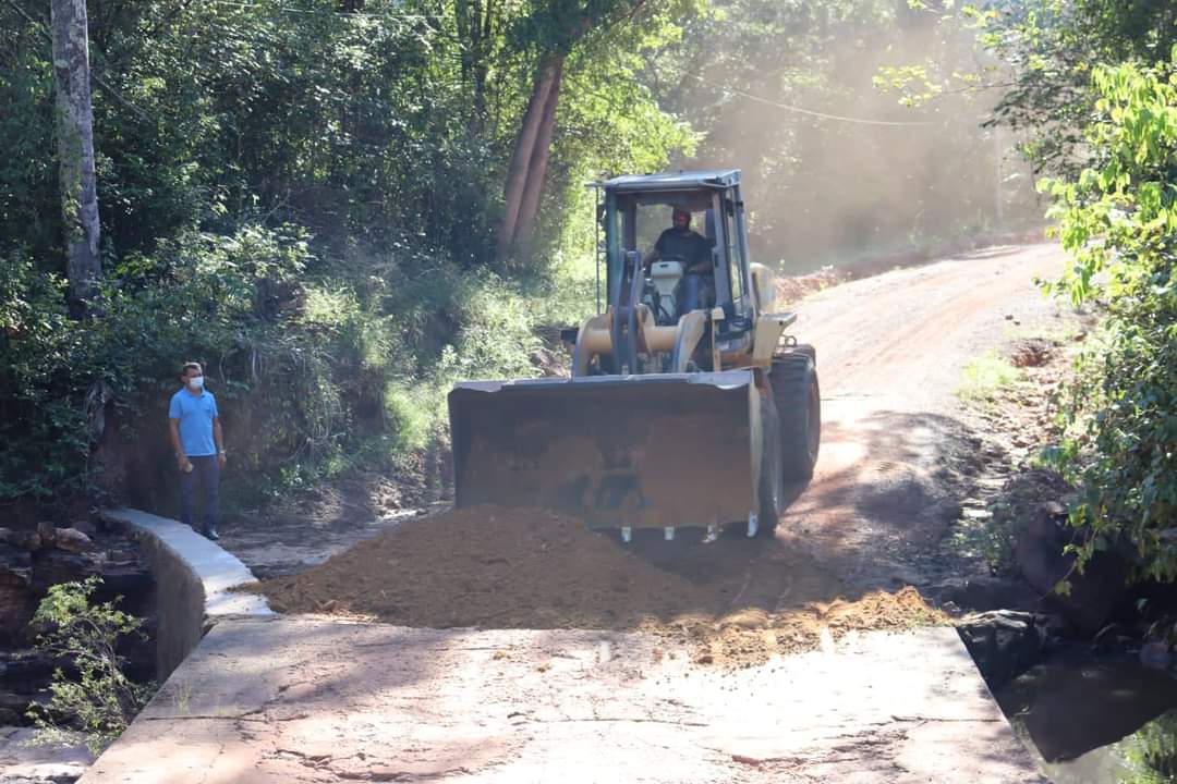 Prefeitura recuperando estradas vicinais em Monsenhor Gil - Imagem 2