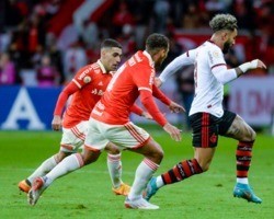 Internacional vence o Flamengo por 3 a 1 na estreia de Dorival Júnior