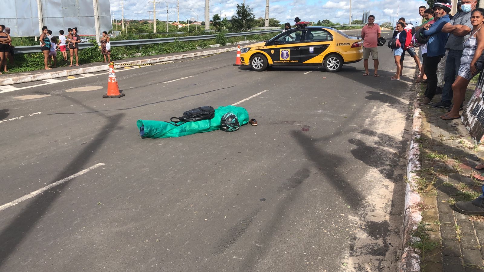 Motociclista morreu após cair de moto na descida da Ponte Anselmo Dias em Teresina - Foto: Matheus Oliveira/ Meio Norte