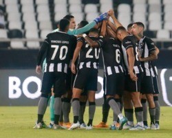 Goiás vence o Botafogo de virada por 2 a 1