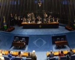 Congresso promulga PEC Kamikaze com presença de Jair Bolsonaro 