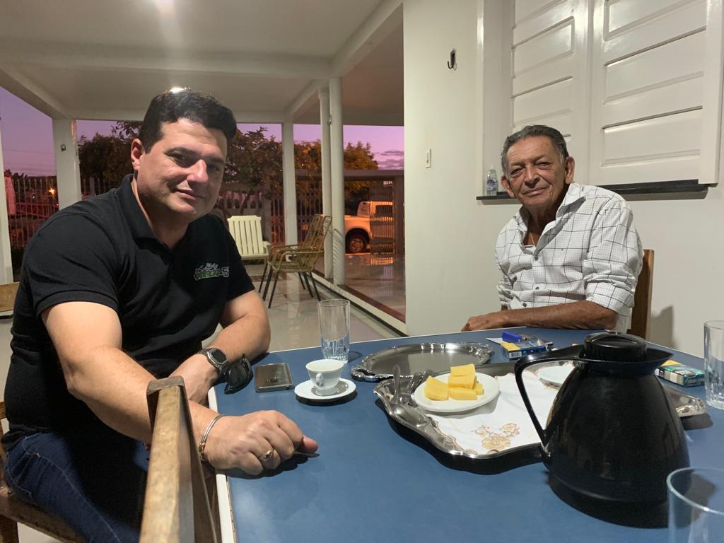 Em Picos, pré-candidato Gustavo Henrique se reuniu com o prefeito Gil Paraibano. Foto: Divulgação