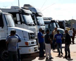 Caminhoneiros do Piauí pensam em paralisar após mudança no óleo diesel