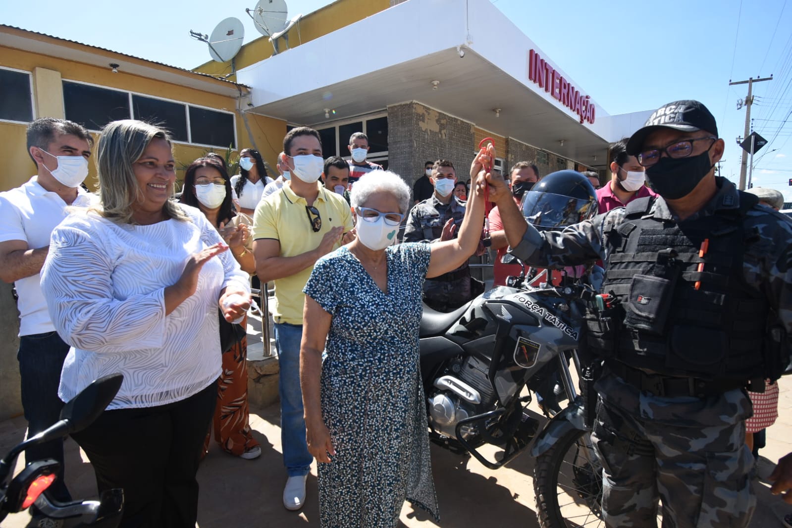 Governadora Regina Sousa entrega motos e EPIs para a Polícia Militar, em Bom Jesus | FOTO: Divulgação