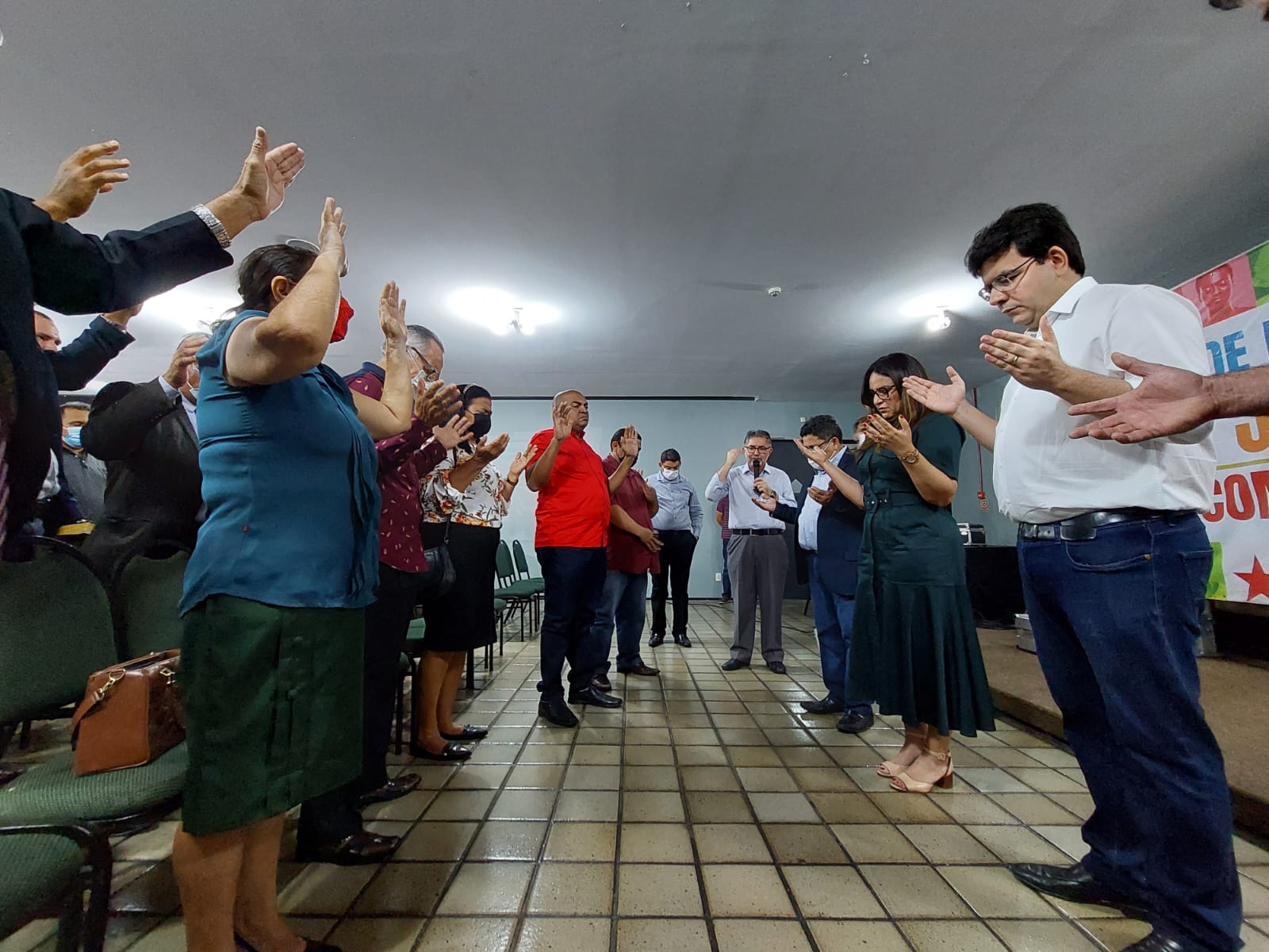 Pré-candidato Rafael e Rejane Dias durante encontro com evangélicos (Divulgação)