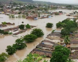 Chuvas deixam duas mortes e 40 mil desabrigados e desalojados em Alagoas