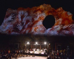 Ópera da Serra da Capivara retorna neste mês com homenagem a Niéde Guidon