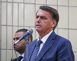 Bolsonaro registra candidatura no TSE e declara R$ 2,3 milhões em bens