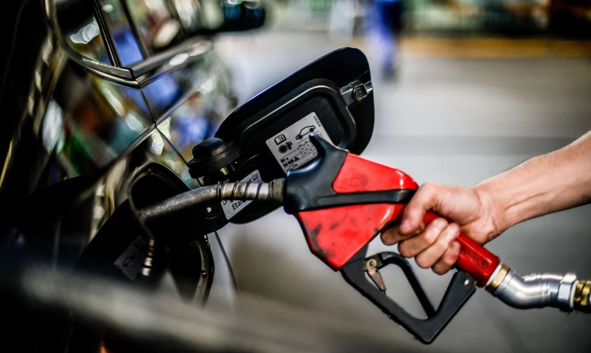 Petrobras anuncia nova redução do preço gasolina em 4,85% (Foto: Agência Brasil)