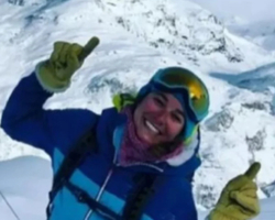 Morre ex-campeã mundial de esqui ao buscar escalar montanha