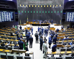 Brasil registra mais de 10 mil candidatos na disputa para deputado federal