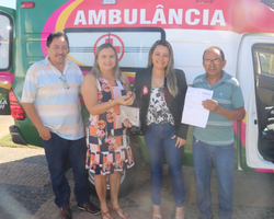 Prefeita Kelly Alencar entrega Nova Ambulância que vai atender a população