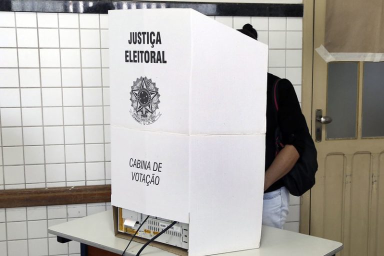TSE proíbe  eleitor de levar celular para a cabine de votação Roberto Jayme/Ascom/TSE