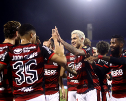 Flamengo vence o Vélez por 4 a 0  e fica perto da final da Libertadores