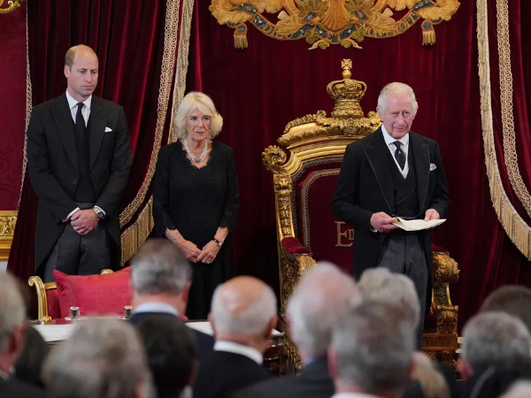 Charles III é proclamado rei no Palácio de St. James em Londres