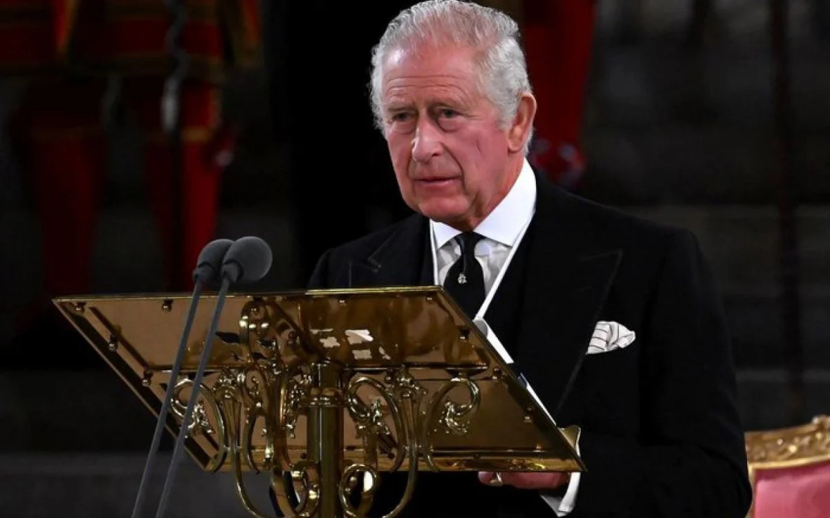 Rei Charles III faz discurso ao Parlamento britânico (Foto: Ben Stansall/AFP)